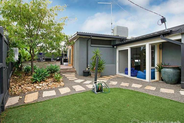 2 Portrush Grove, Mornington VIC 3931