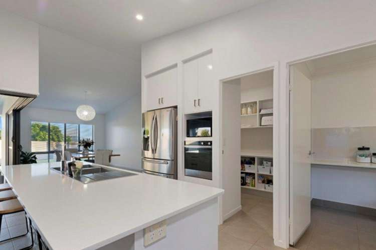 Second view of Homely house listing, 1 Dahlia Court, Kalkie QLD 4670