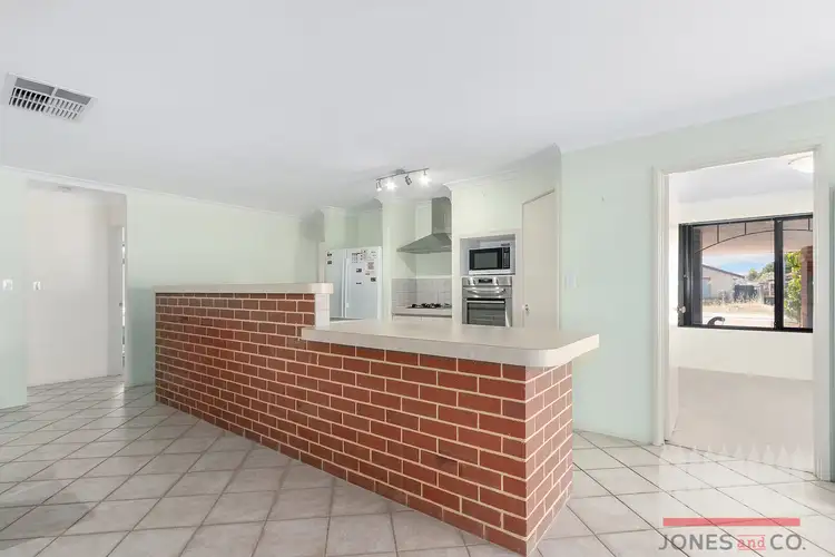 4 Forestview Boulevard