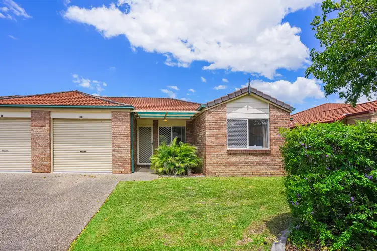 10/17 Denham Street