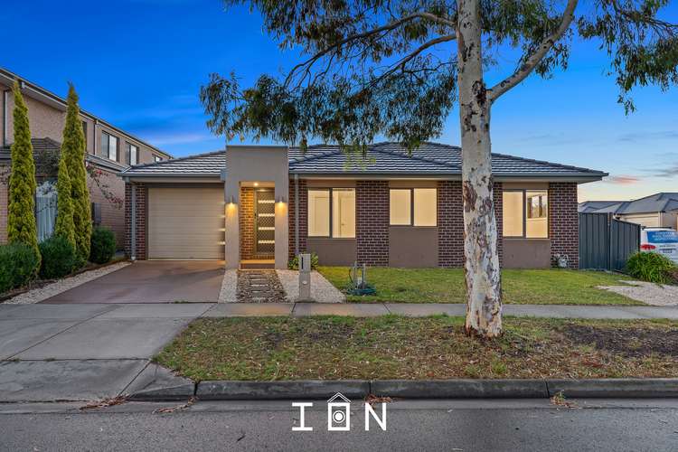27 Canmore Street, Cranbourne East VIC 3977