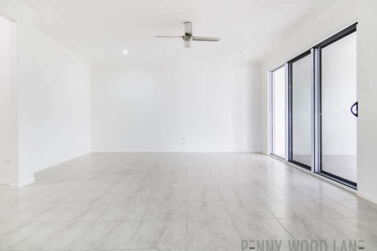 Fifth view of Homely semiDetached listing, 1/30 Primavera Boulevard, Beaconsfield QLD 4740