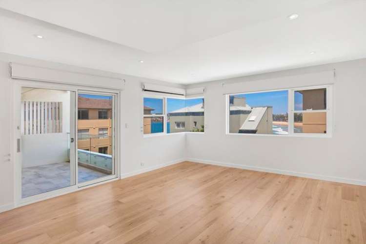 Third view of Homely apartment listing, 3/8 Queenscliff Road, Queenscliff NSW 2096
