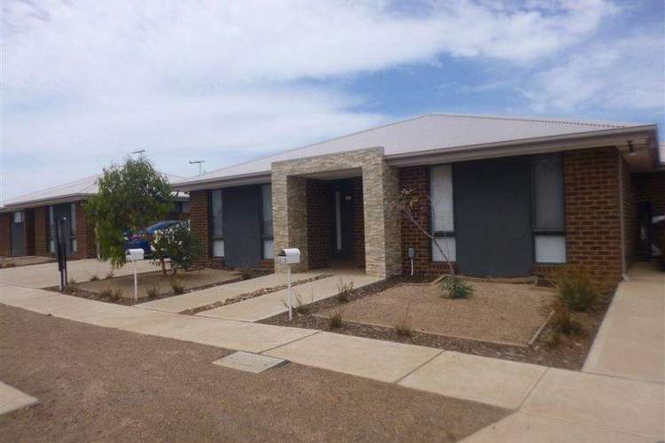 Main view of Homely unit listing, 413 Hogans Road, Tarneit VIC 3029
