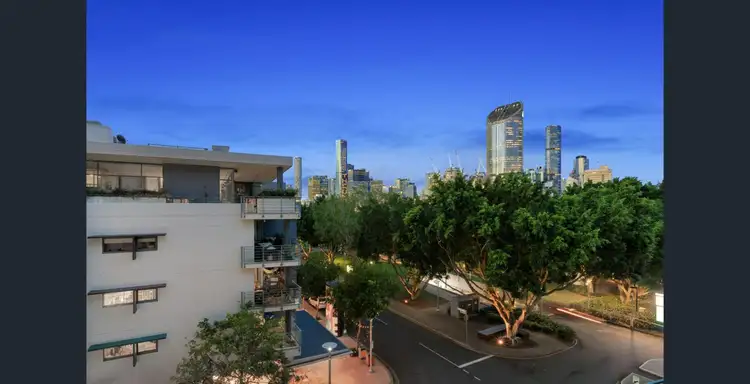 15 Tribune St