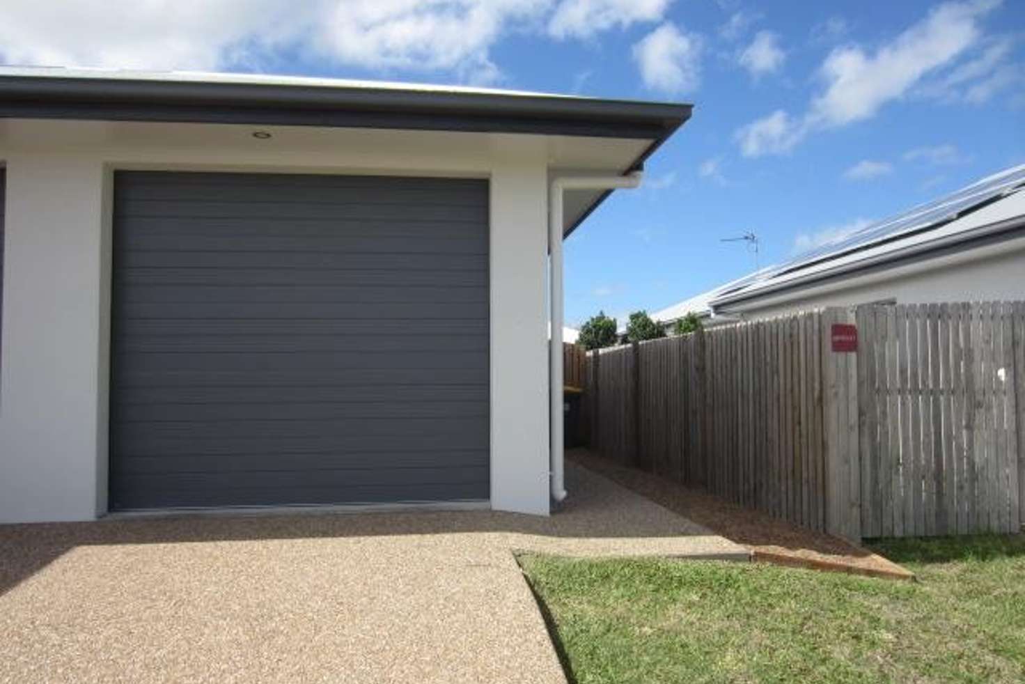 Main view of Homely unit listing, 2/7 Friday Avenue, Burdell QLD 4818