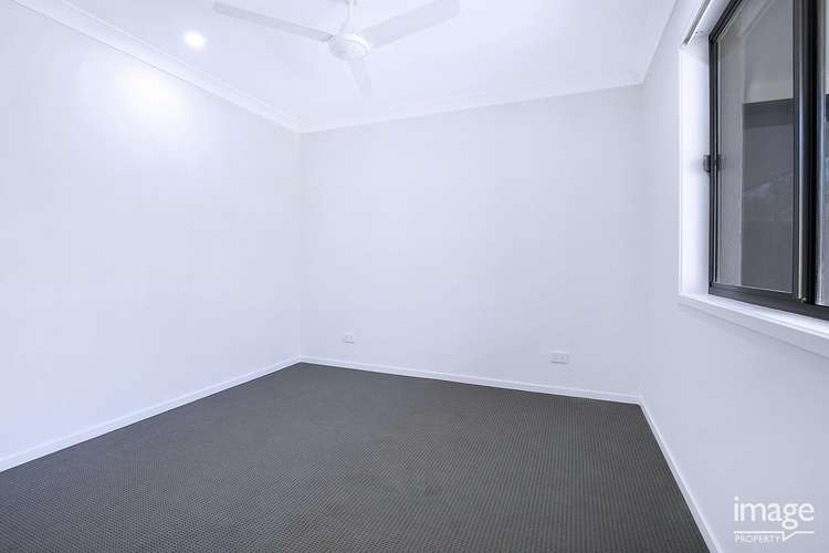Fifth view of Homely semiDetached listing, 2/27 Ludwig Street, Leichhardt QLD 4305