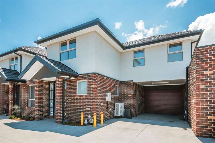 Main view of Homely townhouse listing, 2/27 Bevan Avenue, Clayton South VIC 3169