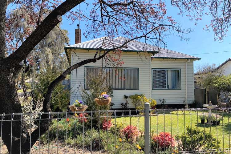 4 Robertson Street, Coonabarabran NSW 2357