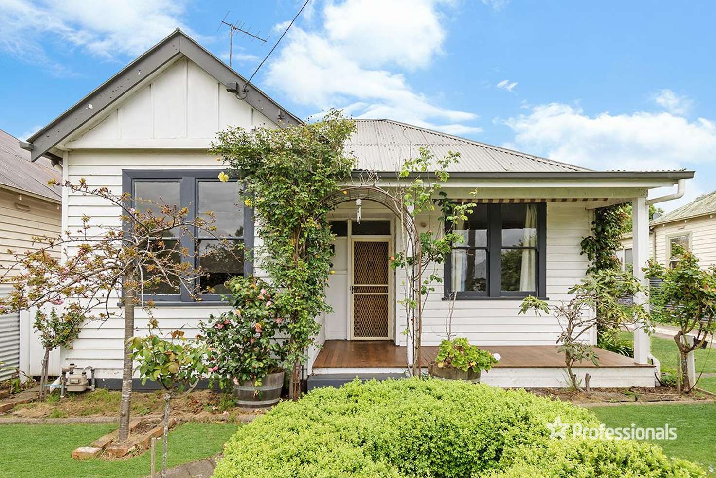 Main view of Homely house listing, 3 Clarence Street, Hamilton VIC 3300