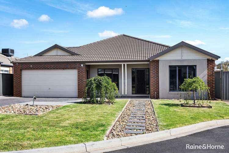 4 Bovard close, Caroline Springs VIC 3023