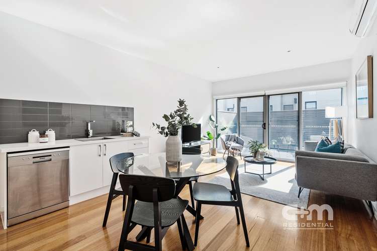 Main view of Homely townhouse listing, 4/98 Snell Grove, Oak Park VIC 3046