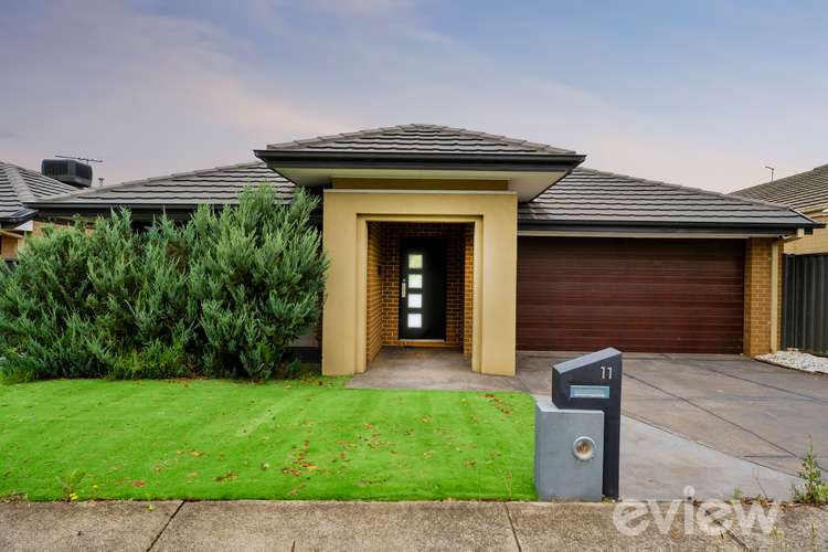 11 Canons Crescent, Manor Lakes VIC 3024