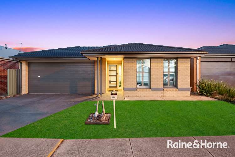 116 Nelson St, Cranbourne East VIC 3977