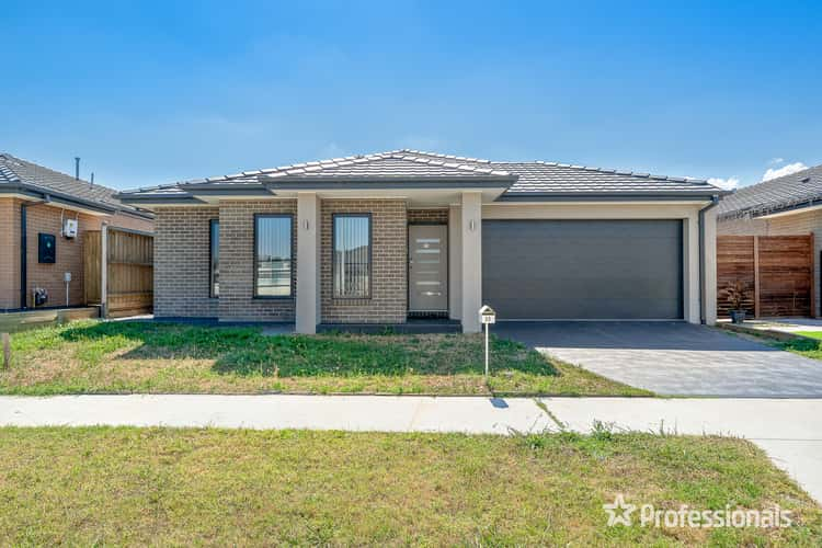 23 Bourbon Road, Cranbourne East VIC 3977