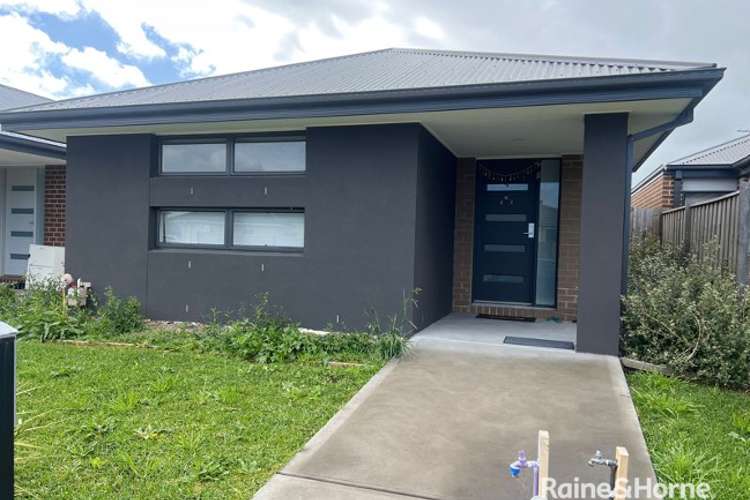 Main view of Homely house listing, 5 Hargood Place, Cranbourne East VIC 3977