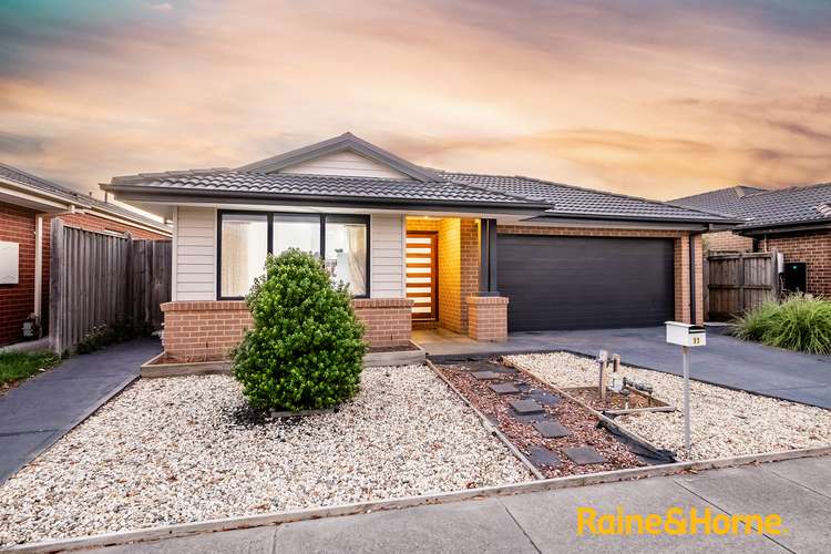 11 Hollywell Road, Clyde North VIC 3978