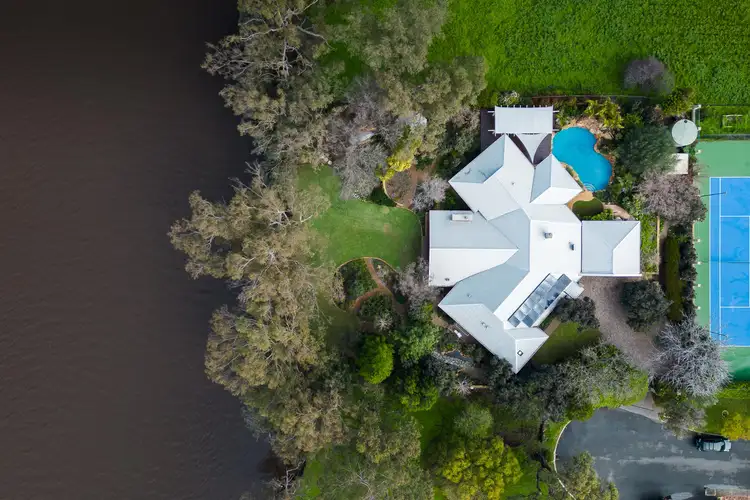 4 Villiers Street East