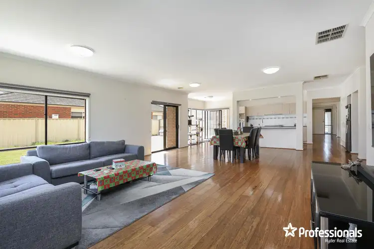 10 Carlyon Close