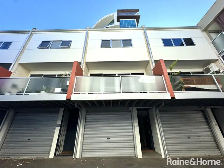 25 Gilles Street