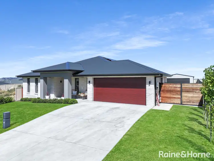 7 Bradbury Drive