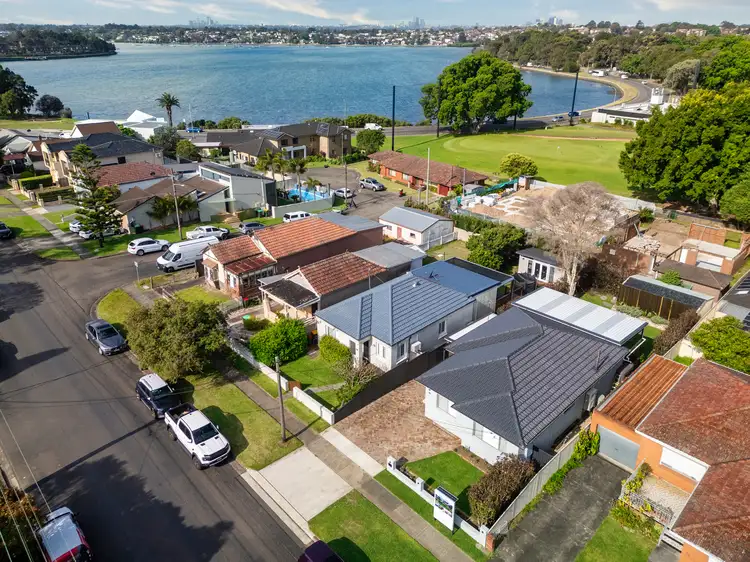 86 Regatta Road