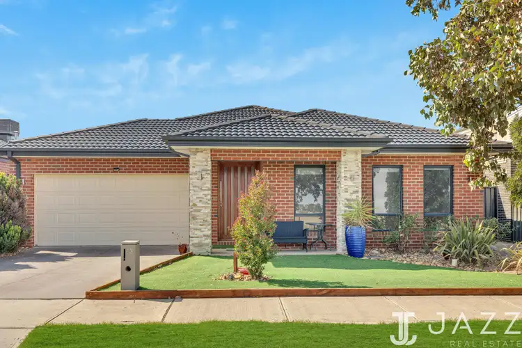 53 Clovelly Circuit
