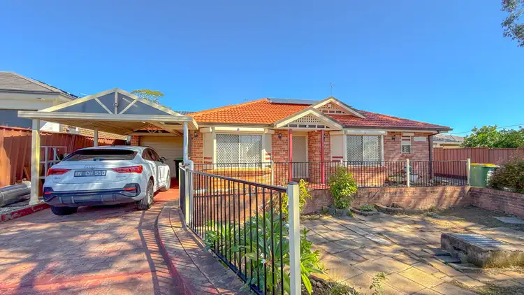 8 Rose Avenue