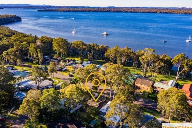 Second view of Homely house listing, 8 Lakeshore Ave, Kingfisher Shores NSW 2259