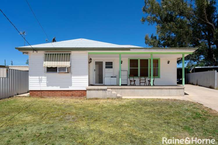 4 Townsend Place, Mount Austin NSW 2650