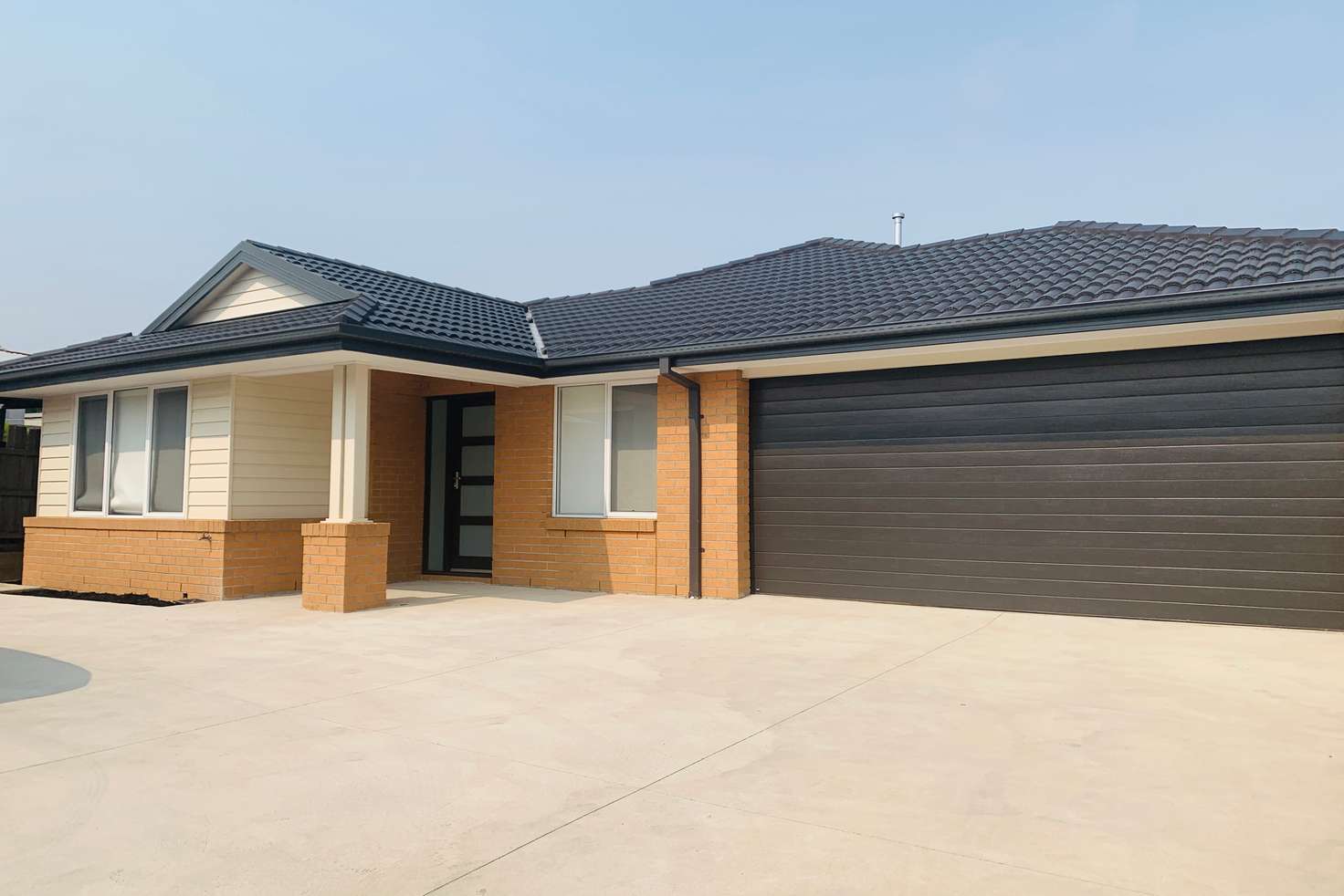 Main view of Homely house listing, 2/10 Rayfield Avenue, Craigieburn VIC 3064