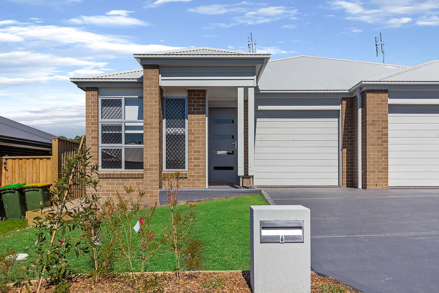 Main view of Homely semiDetached listing, 2/6 Harlington Ave, Farley NSW 2320