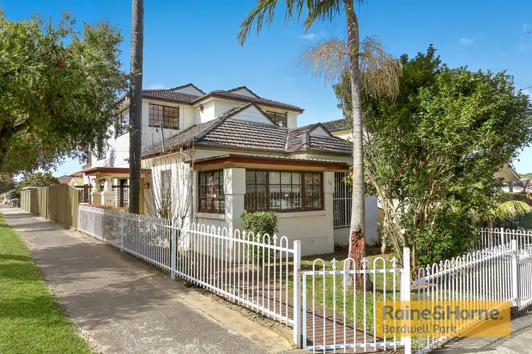 14 Vivian Street