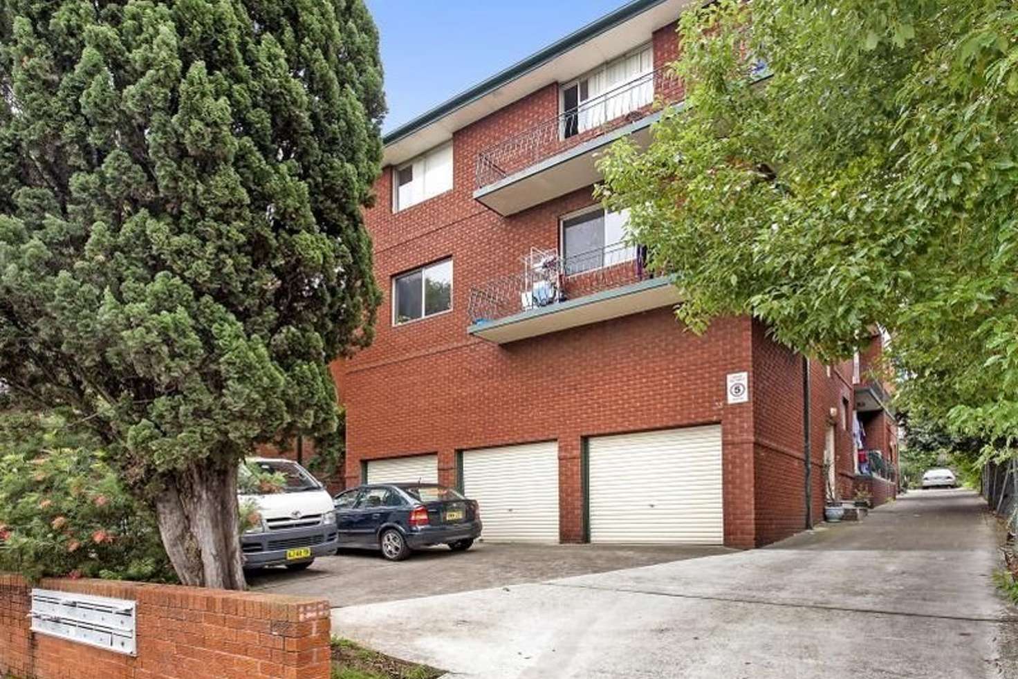 Main view of Homely unit listing, 2/33 Bowden Street, Harris Park NSW 2150