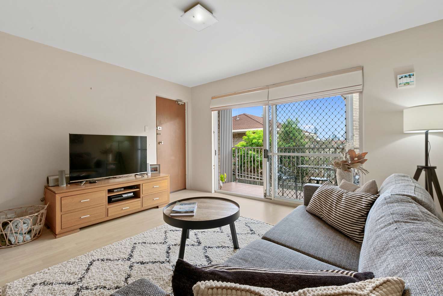 Main view of Homely unit listing, 2/6 Fifth Avenue, Coorparoo QLD 4151