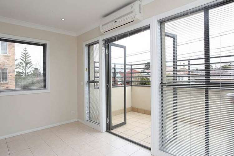 Third view of Homely apartment listing, 2/40 Holmes Street, Brunswick VIC 3056