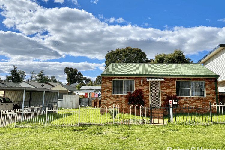 13 Boothby Street, Young NSW 2594