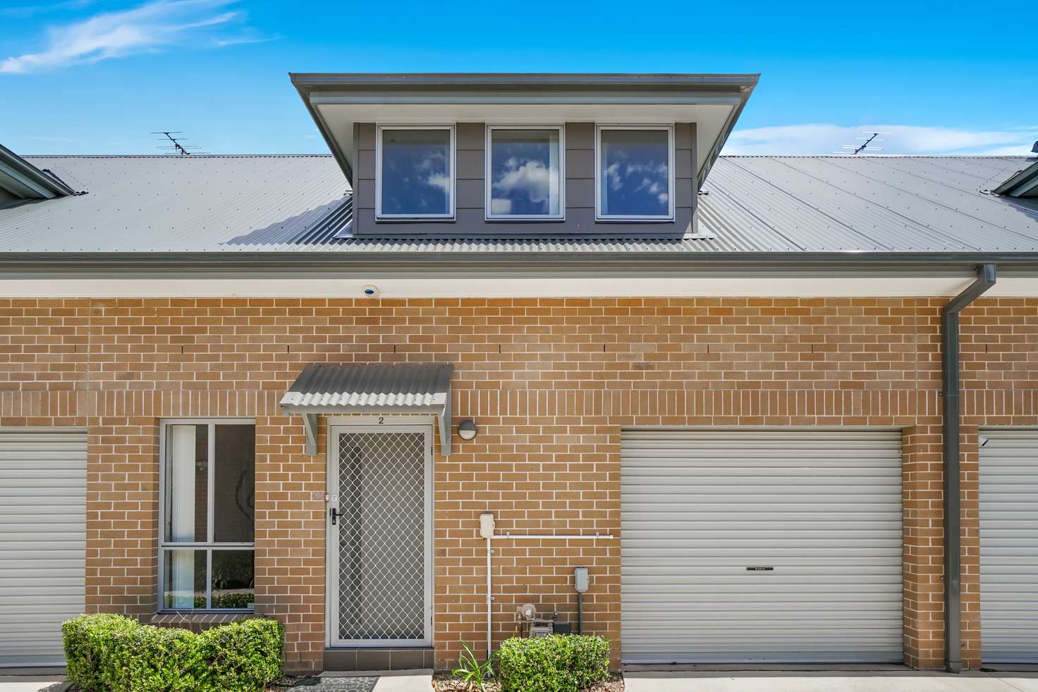 Main view of Homely townhouse listing, 2/90-92 Irwin Street, Werrington NSW 2747