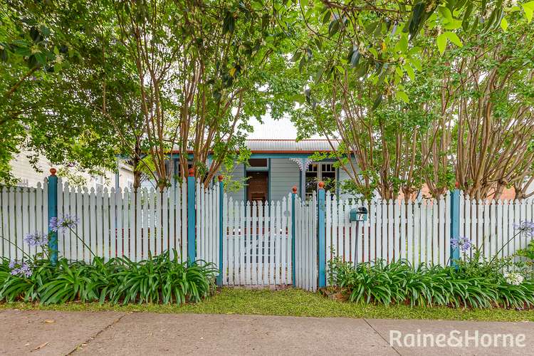 74 Lindesay Street, East Maitland NSW 2323