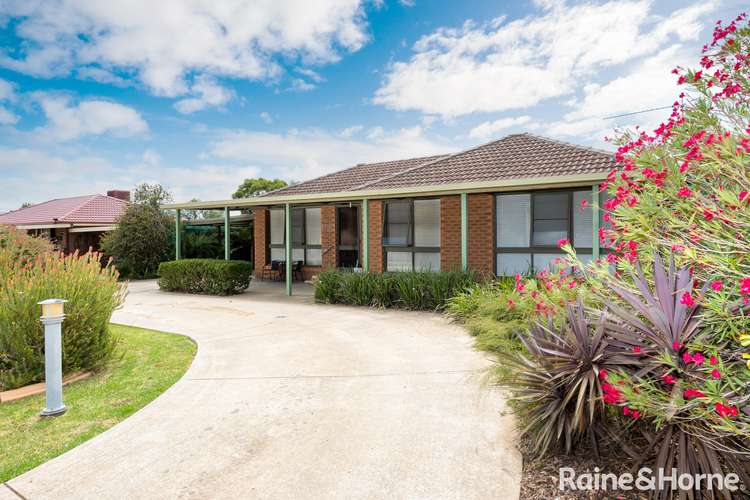 8 Sackville Drive, Forest Hill NSW 2651