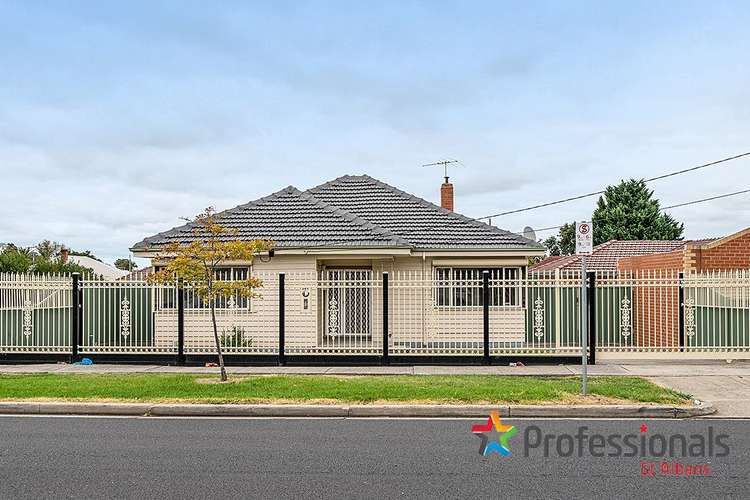 303 Main Road, St Albans VIC 3021