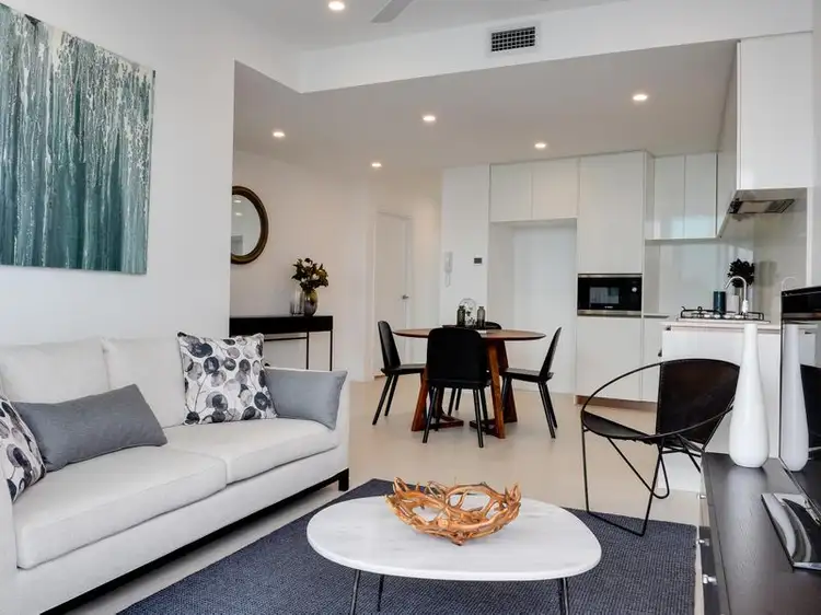 Unit 31604 24 Stratton Street