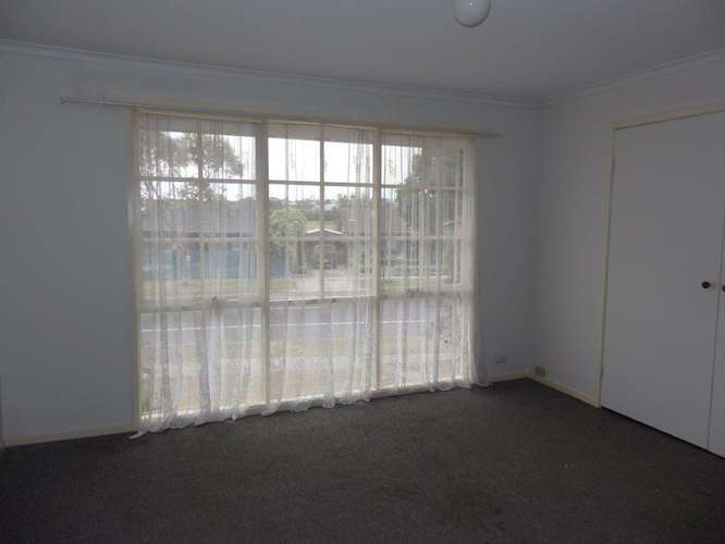 Fifth view of Homely house listing, 10 WILLOW DRIVE, Hampton Park VIC 3976