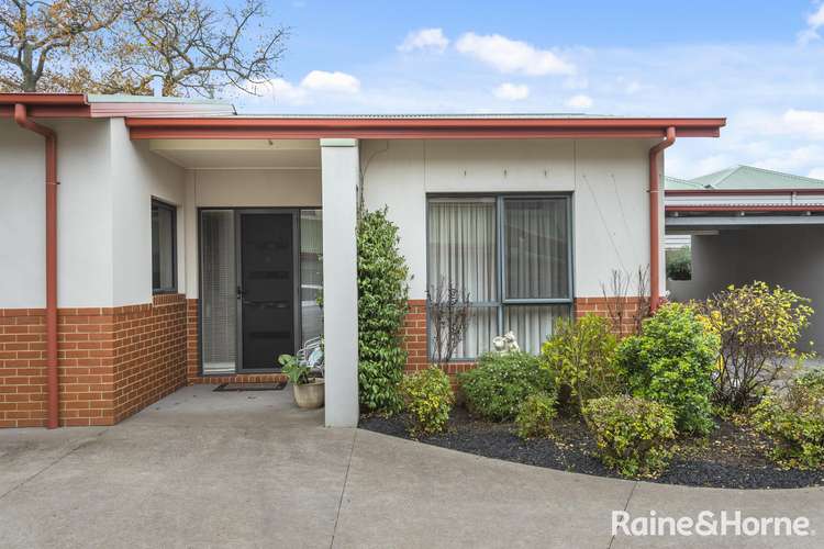 Main view of Homely house listing, 4/23-25 Warren Street, Kyneton VIC 3444