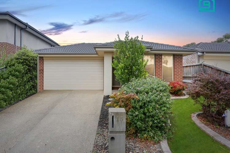 15 Howe Way, Cranbourne East VIC 3977