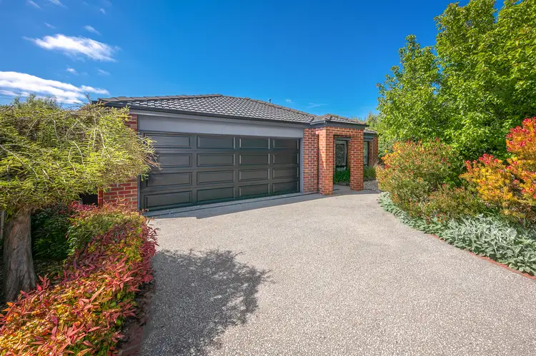 26 Mount Vista Close