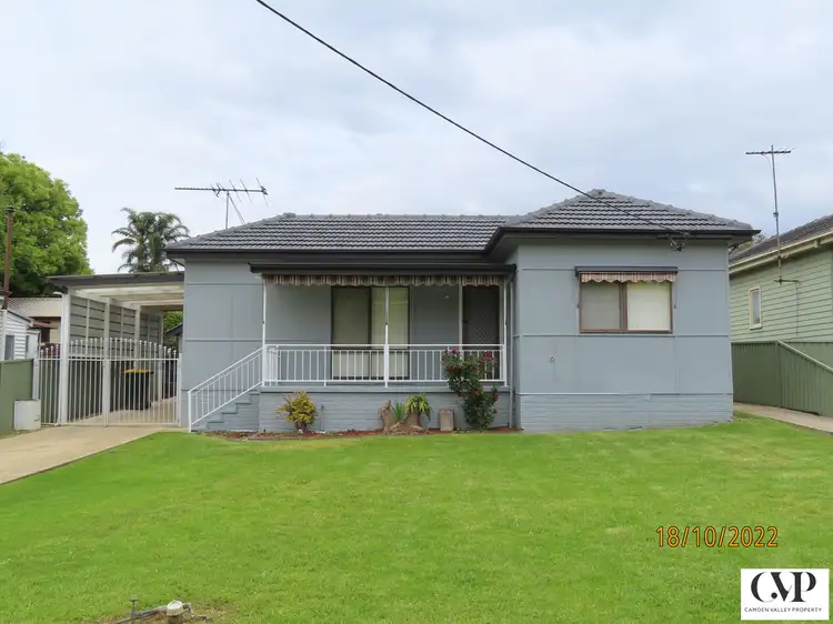 15 Dan Street