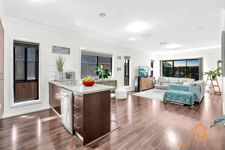 Fourth view of Homely house listing, 8 Embleton Chase, Weir Views VIC 3338