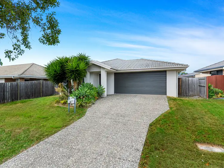 38 Treeline Circuit