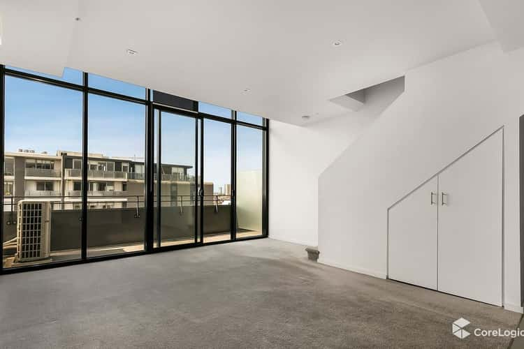 910/57 Bay Street, Port Melbourne VIC 3207